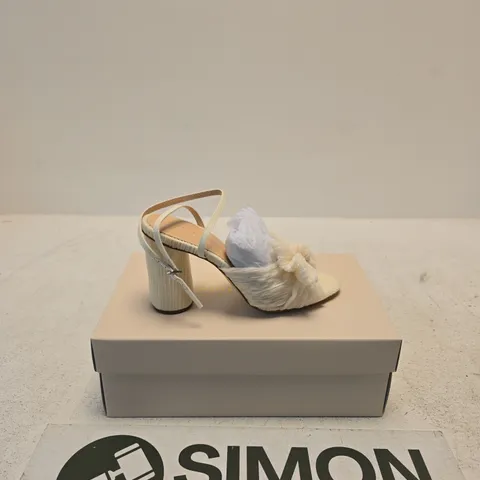 LOEFFLER RANDALL WOMENβS SANDALS WITH BOW DETAIL β WHITE, HEELED (UK 7, B WIDTH) β BOXED