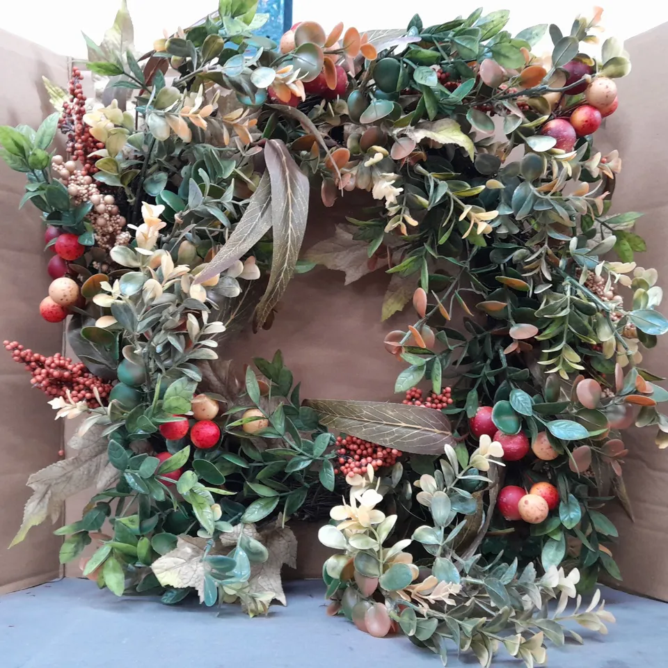 BOXED UNBRANDED DECORATIVE WREATH