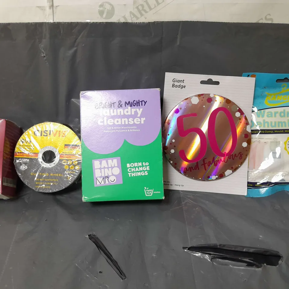 BOX OF APPROXIMATELY 14 ASSORTED ITEMS TO INCLUDE - CISIVIS CUTTING WHEEL , WARDROBE DEHUMIDIFIER , GAINT 50 AND FABULOUS BADGE ETC