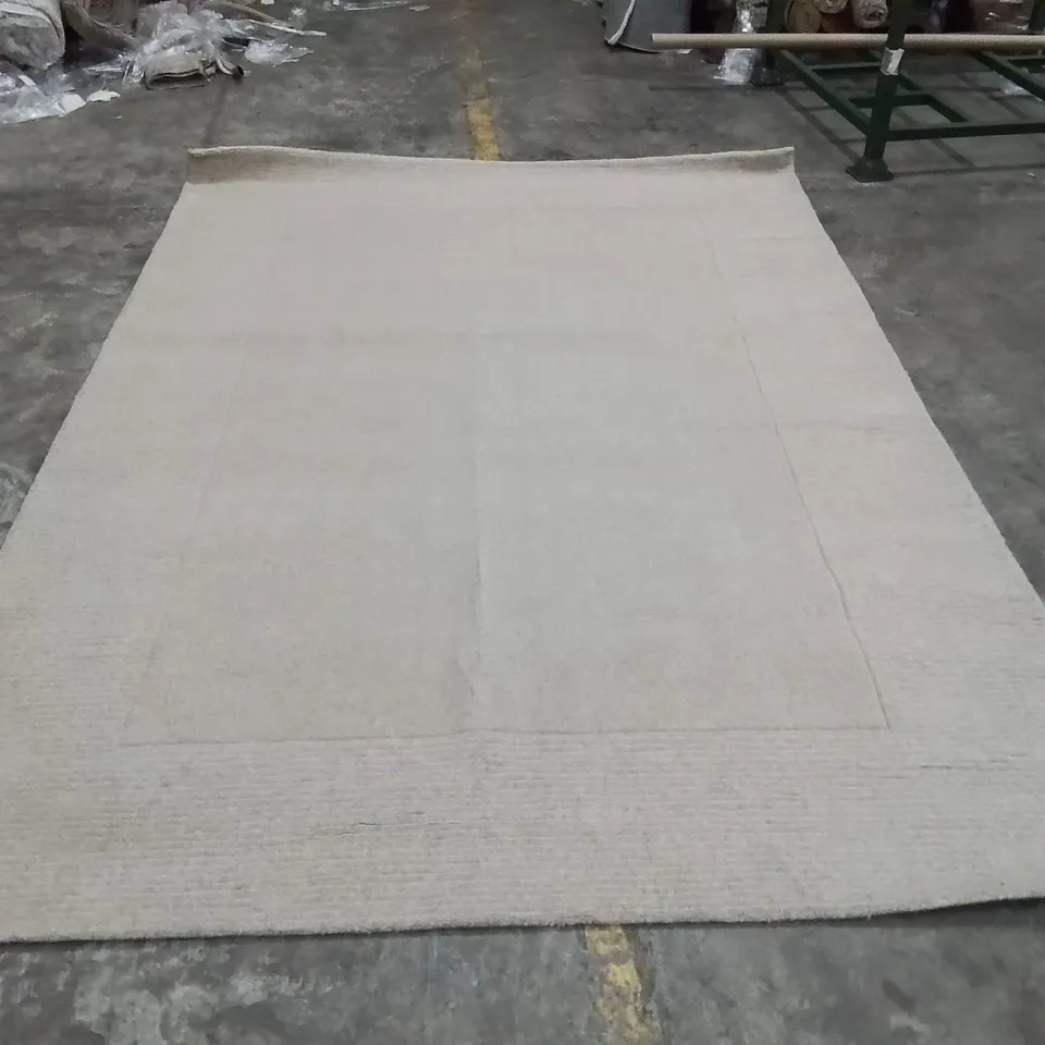 QUALITY DESIGNER AREA RUG - APPROXIMATELY 290X200