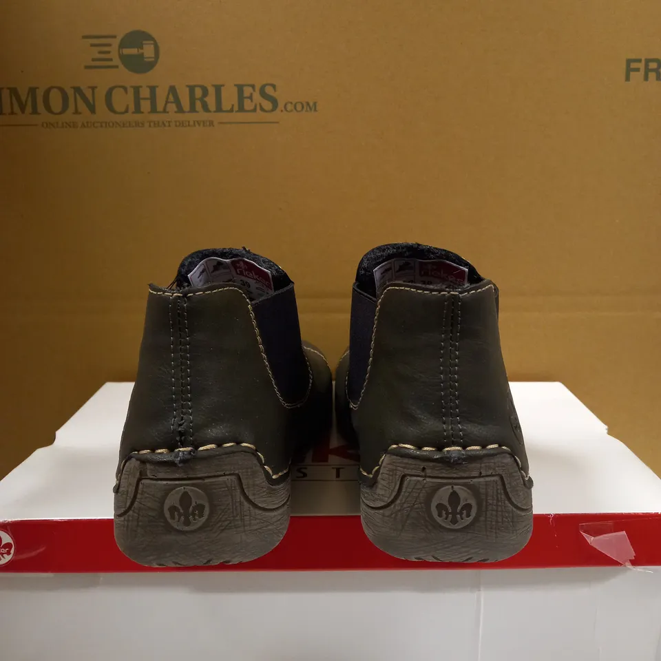 RIEKER CHELSEA BOOTIE SIZE 6