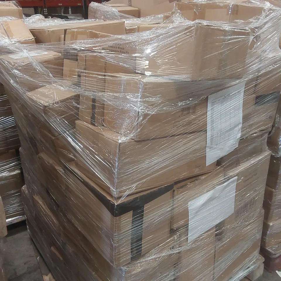 PALLET CONTAINING A LARGE QUANTITY OF ASSORTED LIGHTING PRODUCTS