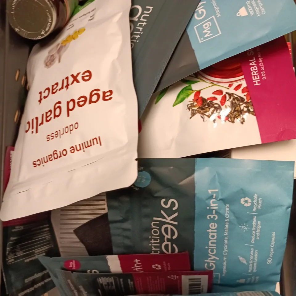 APPROXIMATELY 20 ASSORTED VITAMIN/HEALTH AID PRODUCTS TO INCLUDE NUTRITION GEEKS, SAVLON, PURESPORT ETC 