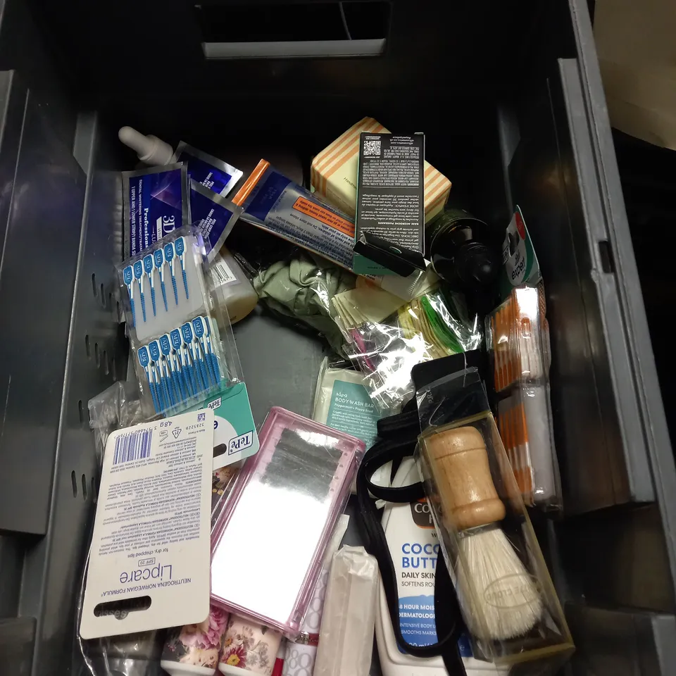 LOT OF HOUSEHOLD ITEMS TO INCLUDE KADUS PROFESSIONAL, ETC