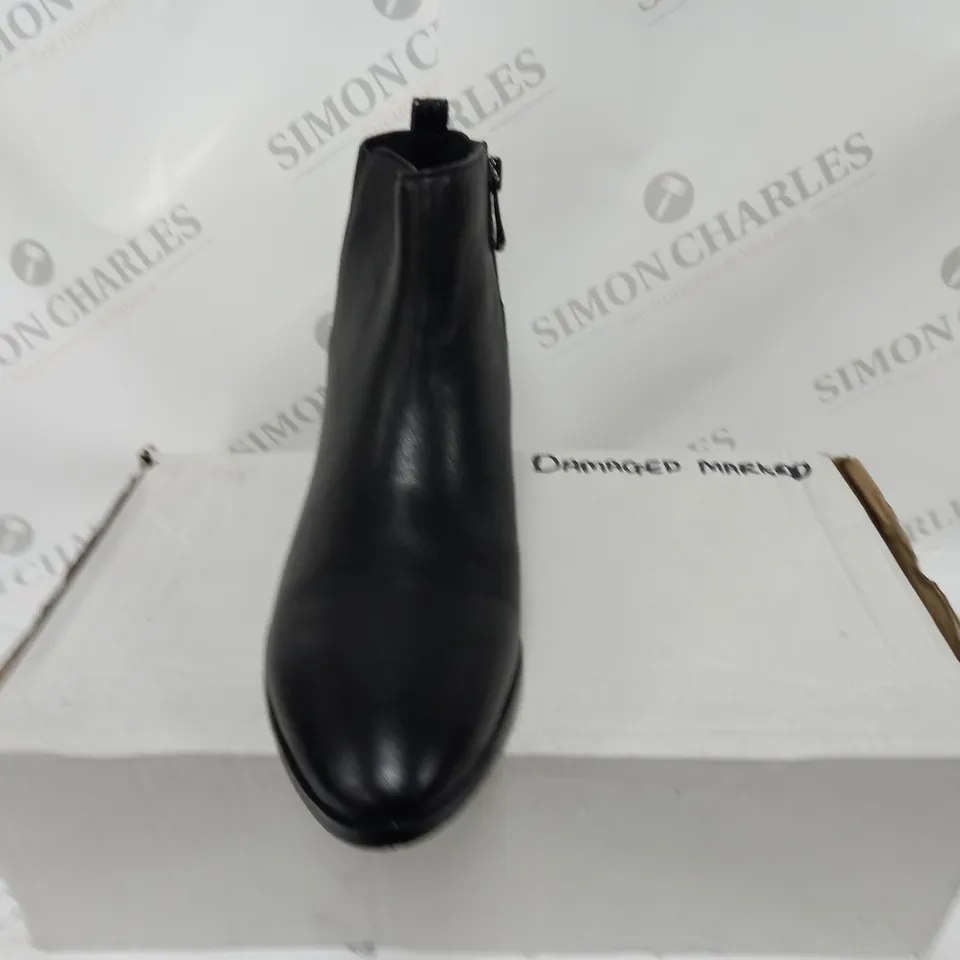 PAIR OF MODA IN PELLE LILITH ANKLE BOOTS BLACK LEATHER SIZE 6