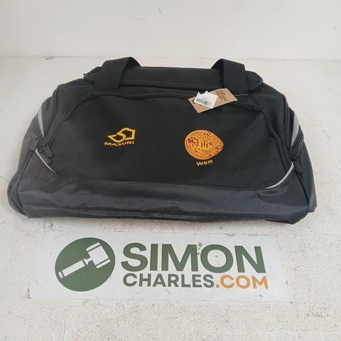  NX TEAMWEAR HOLDALL FEATURES A SHOE TUNNEL POCKET AND A DETACHABLE ADJUSTABLE SHOULDER STRAP