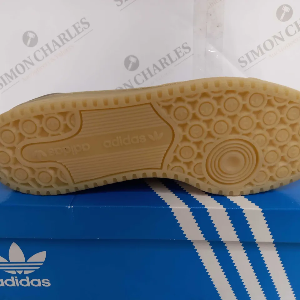 BOXED ADIDAS FORUM LOW CL - UK 10 1/2