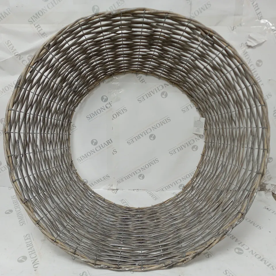 50X70CM WHITE WASH WILLOW TREE SKIRT RRP £39.99