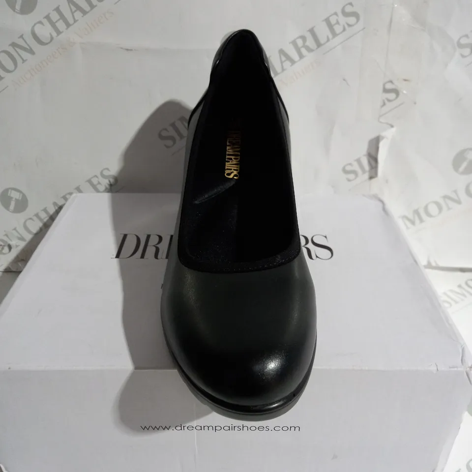 BOXED DREAM PAIRS BLOCK HEELS IN BLACK - UK 5.5