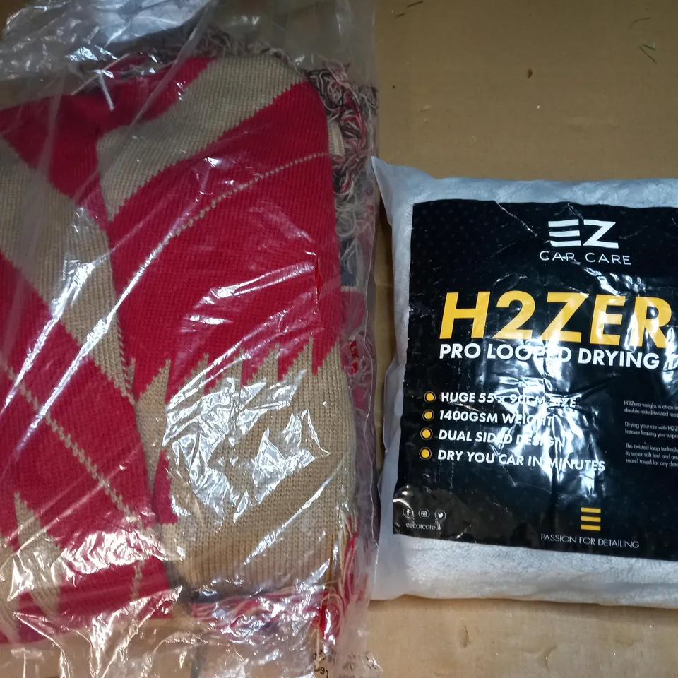 BOX OF APPROXIMATELY 5 ASSORTED HOUSEHOLD ITEMS TO INCLUDE EZ CAR CARE PRO LOOPED DRYING TOWEL, JOE BROWNS CARDIGAN IN RED/TAN/BLACK UK SIZE 24/26, ETC