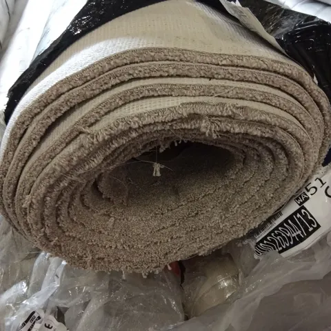 ROLL OF QUALITY CLASSIC CHARM ACTION BACK CARPET // SIZE: APPROX 4 x 5m