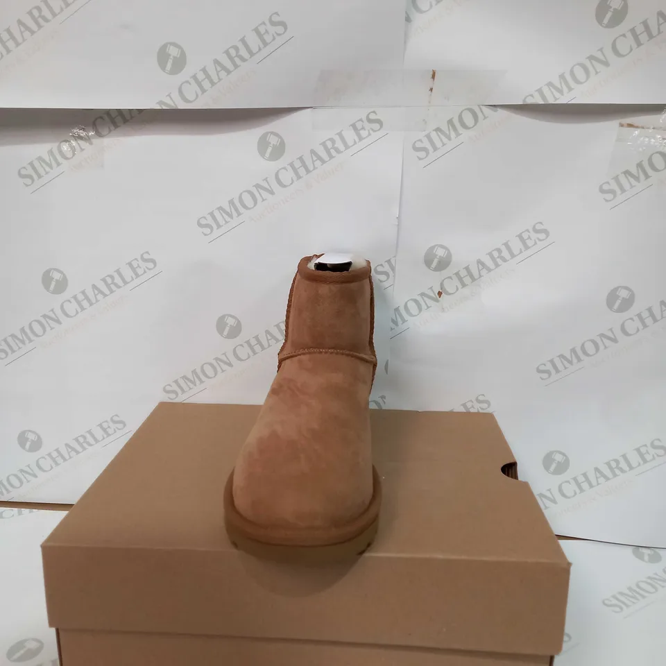 UGG CLASSIC MINI II IN CHESTNUT - UKN 4