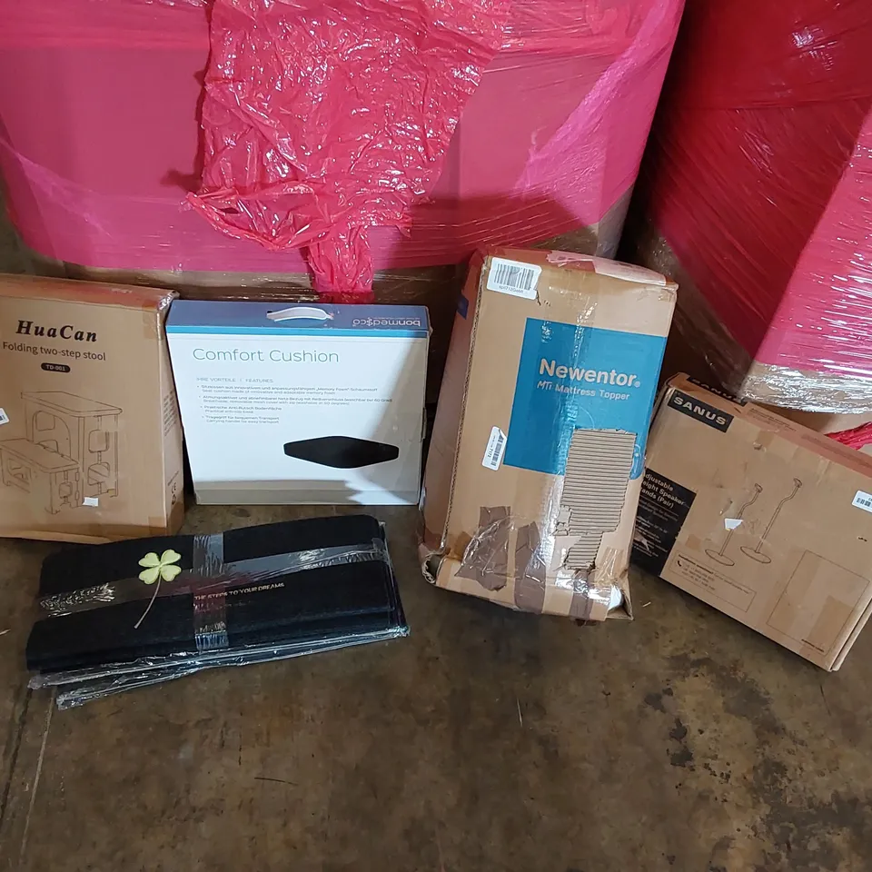 PALLET OF ASSORTED ITEMS INCLUDING: SINGLE MATTRESS TOPPER, ADJUSTABLE HEIGHT SPEAKER STANDS, DOOR MATS, FOLDING TWO-STEP STOOL, COMFORT CUSHION 