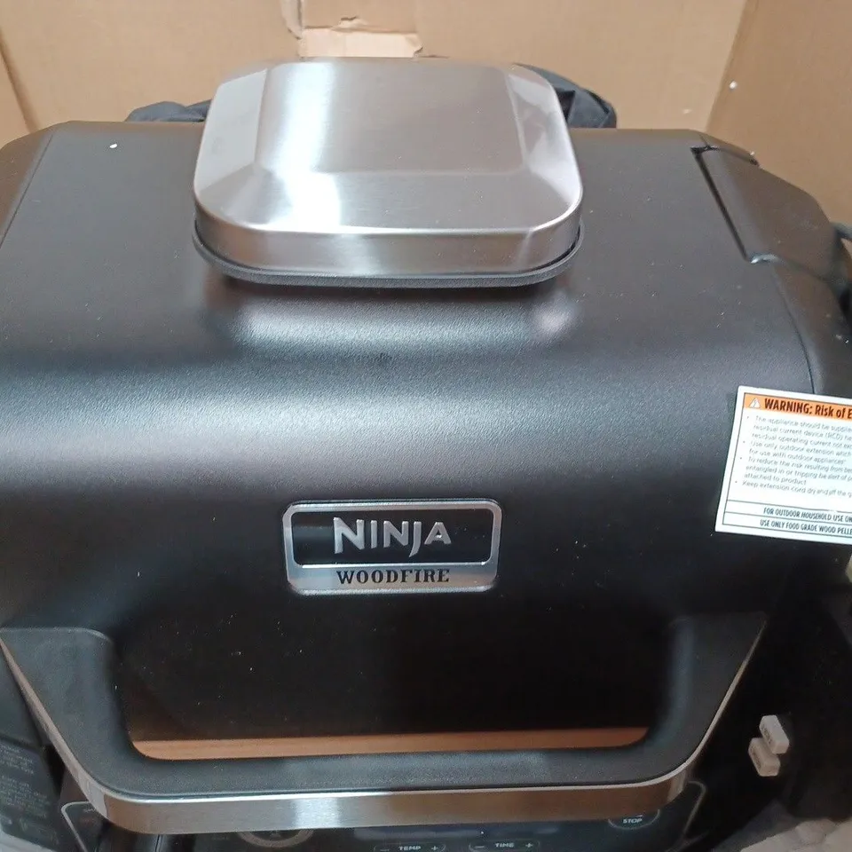 BOXED NINJA WOODFIRE ELECTRIC BBQ GRILL & SMOKER OG701UKQ