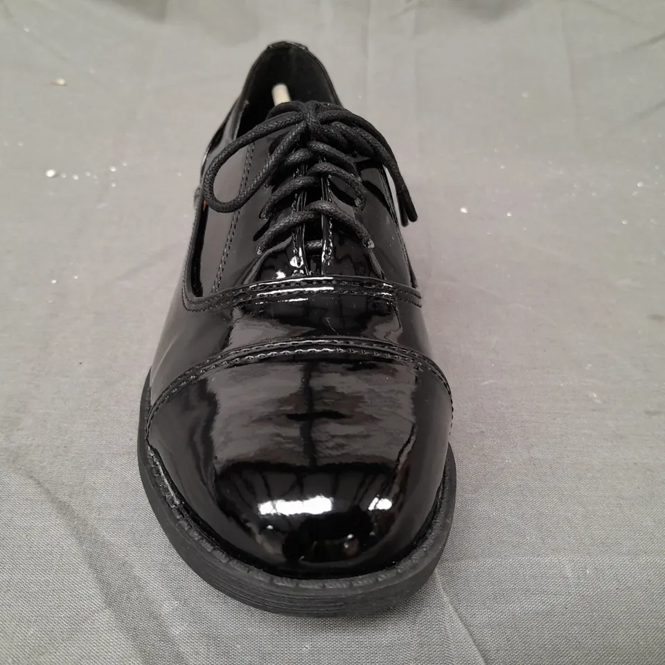 BOX OF APPROXIMATELY 10 PAIRS OF DESIGNER LACE UP SHOES IN GLOSSY BLACK - VARIOUS SIZES