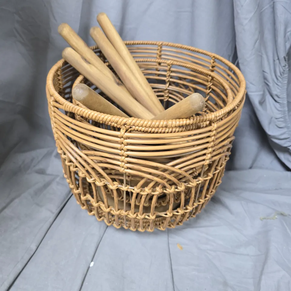 SET OF 2 RATTAN STYLE STANDING PLANTERS