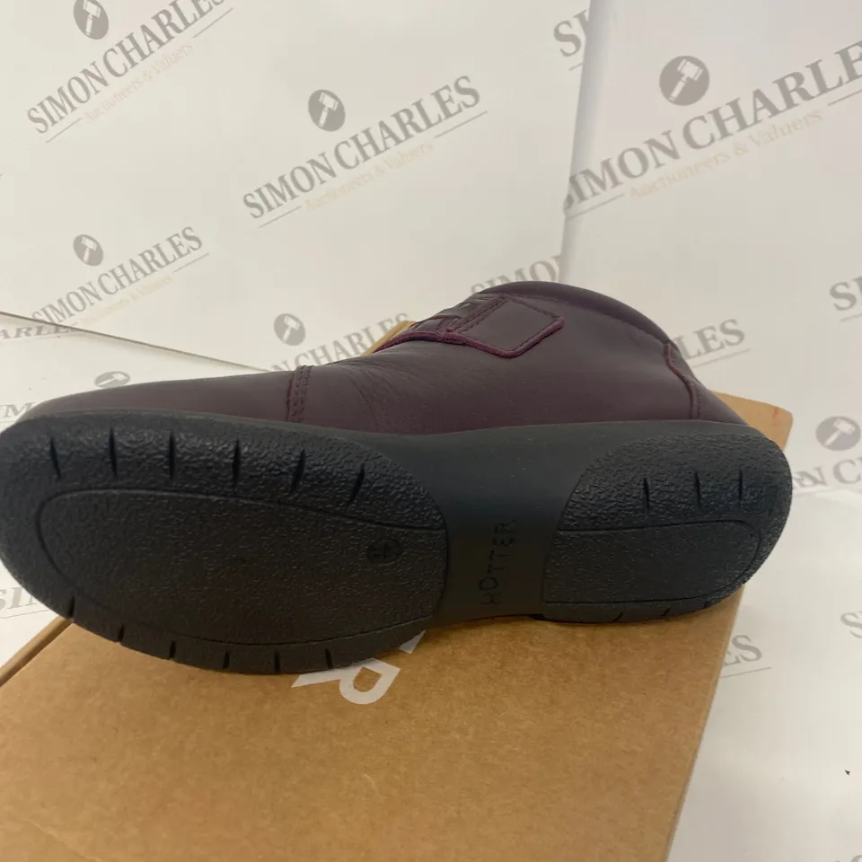 BOXED PAIR OF HOTTER BURGUNDY SHOES SIZE 4.5