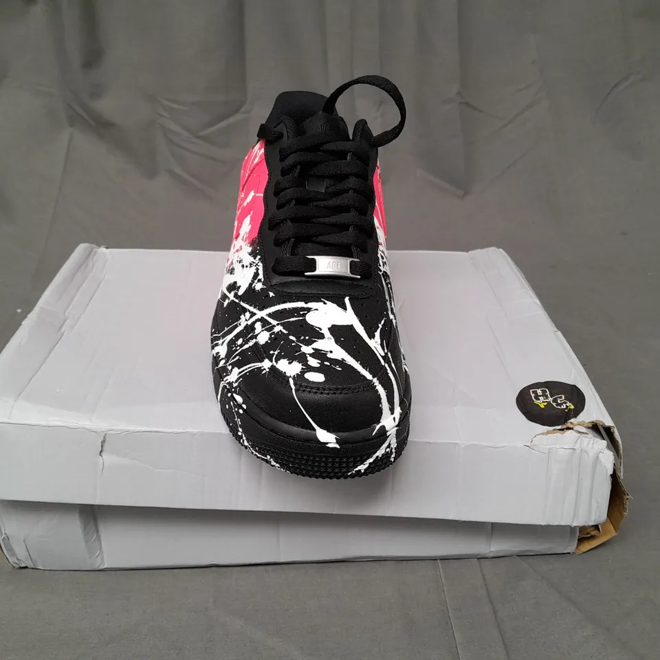 BOXED PAIR OF NIKE AIR FORCE 1 IN BLACK/PINK WITH WHITE PAINT EFFECT SIZE UK 8.5