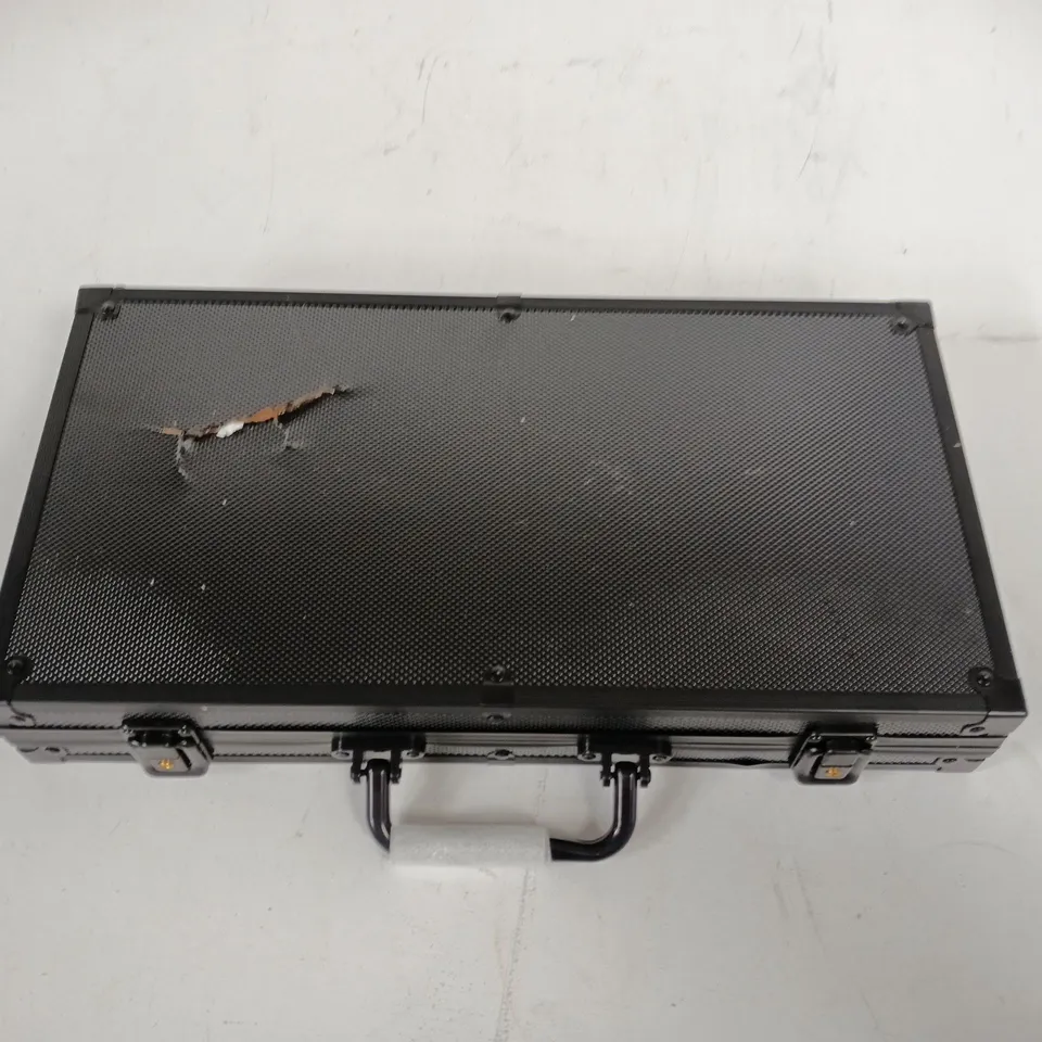 POKER CHIP SET WITH 2 PLAYING DECKS IN CARRY CASE