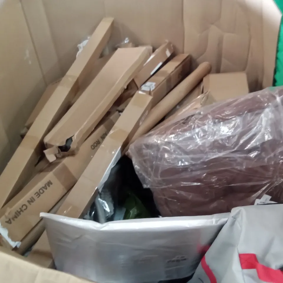 PALLET OF ASSORTED ITEMS INCLUDING STOREMIC TOILET SEAT, JUDGE NON-STICK PIZZA MAKER, HALLOWEEN WREATH, PARASOL MANDELA, WILBEST