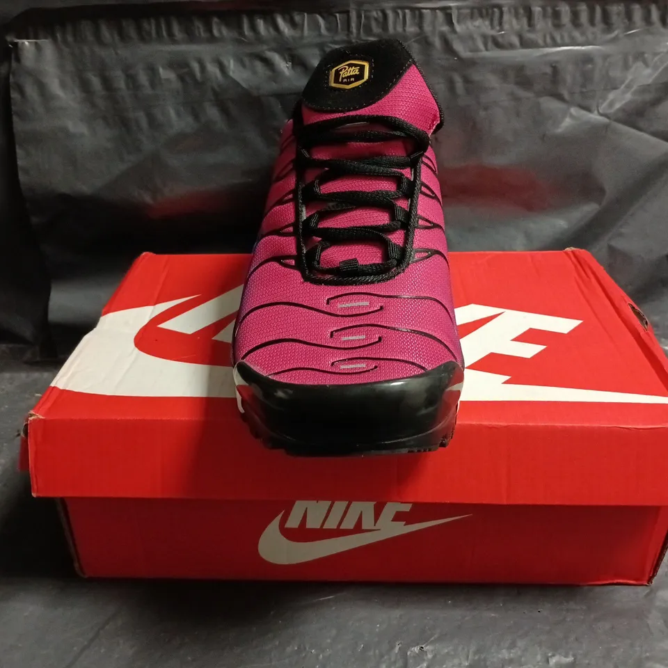 BOXED PAIR OF NIKE TN AIR MAX PLUS CULERS DEL MÓN SIZE UK 9