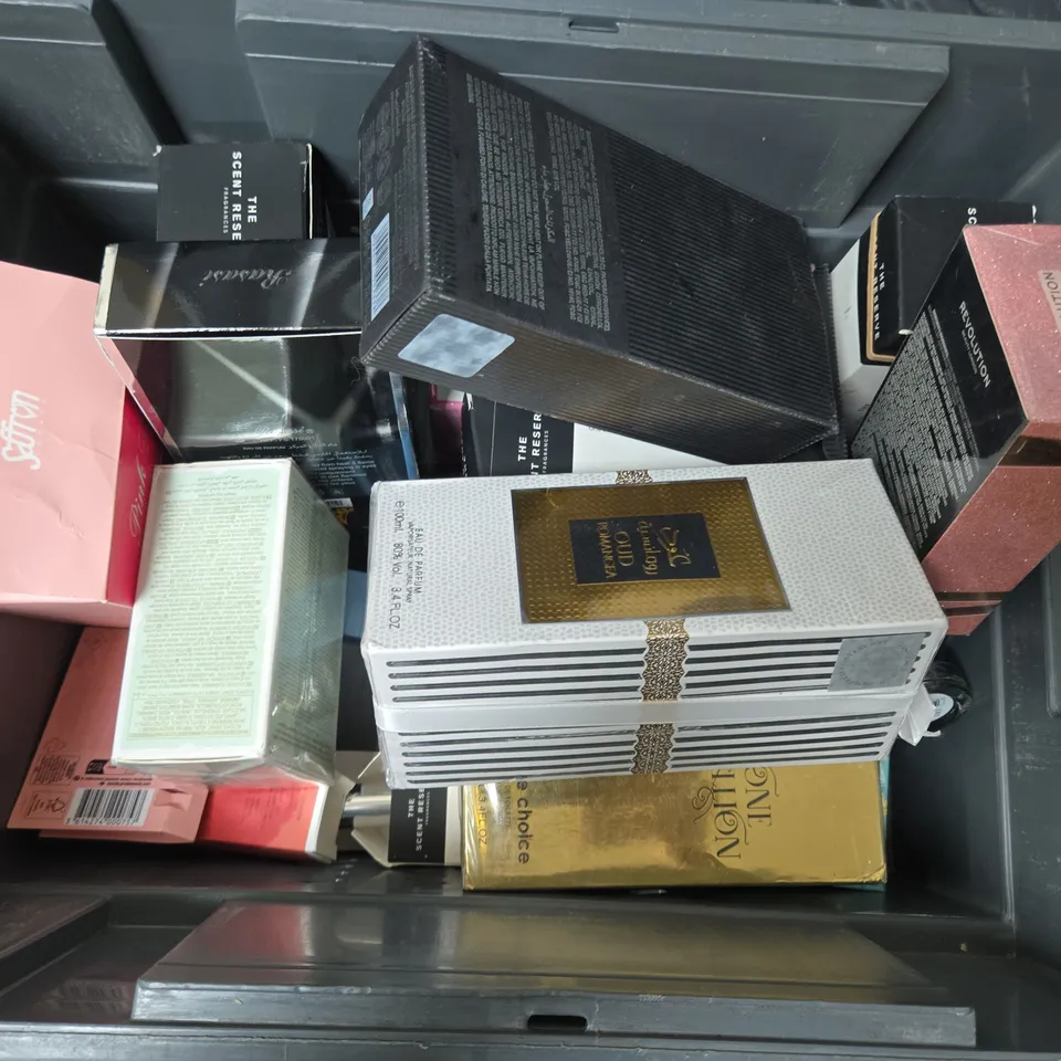 APPROXIMATELY 15 ASSORTED FRAGRANCES TO INCLUDE AVON EVE TRUTH EAU DE PARFUM, BOUQUET BLOOM EAU DE PARFUM, REVOLUTION GODDESS EAU DE TOILETTE, ETC