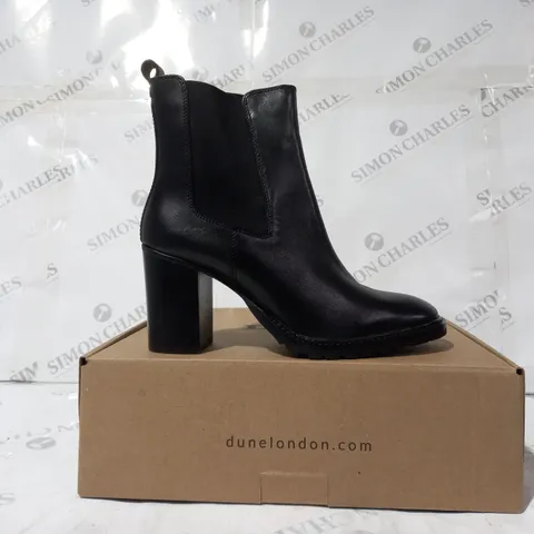 BOXED PAIR OF DUNE LONDON SQUARE TOE HEELED BOOTS IN BLACK UK SIZE 6