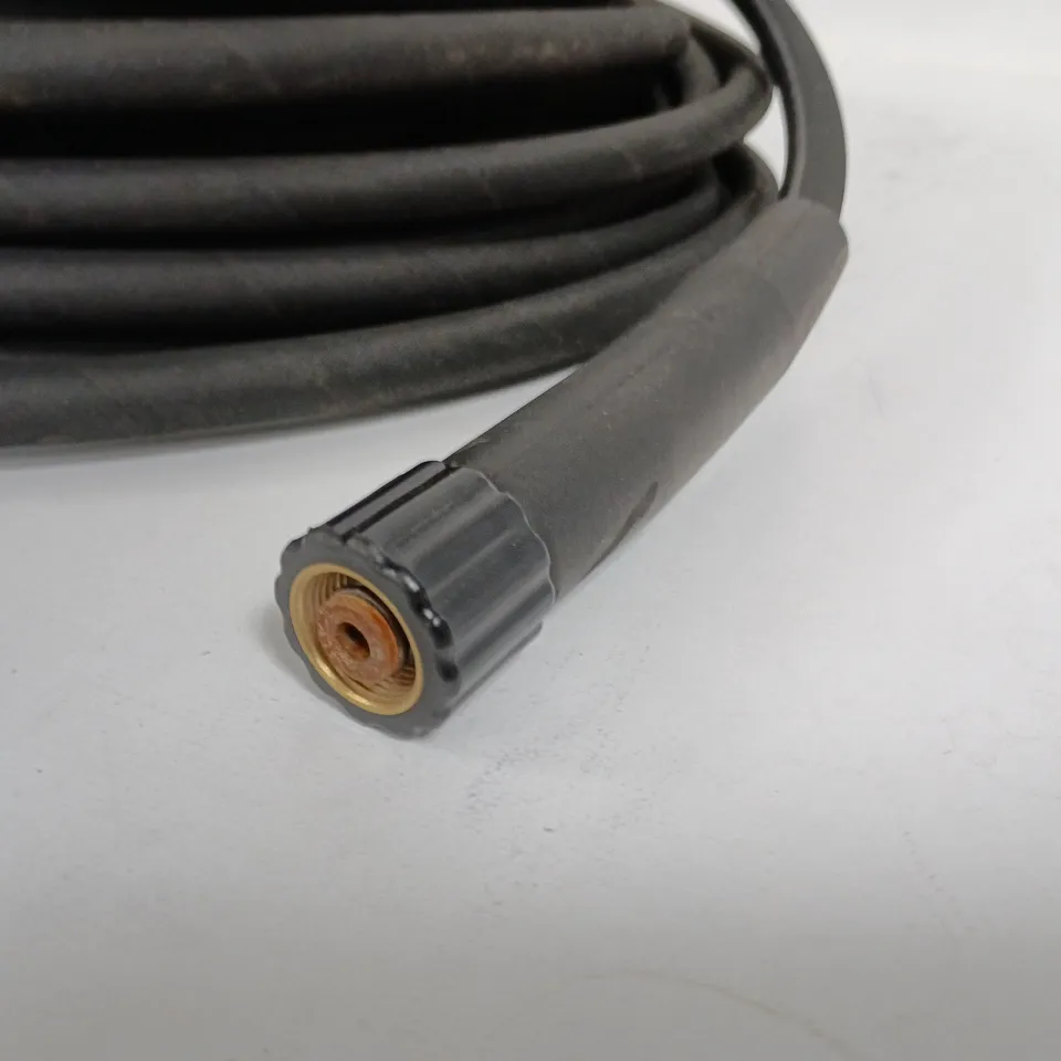 HIGH PRESSURE HOSE IN BLACK - SIZE UNSPECIFIED