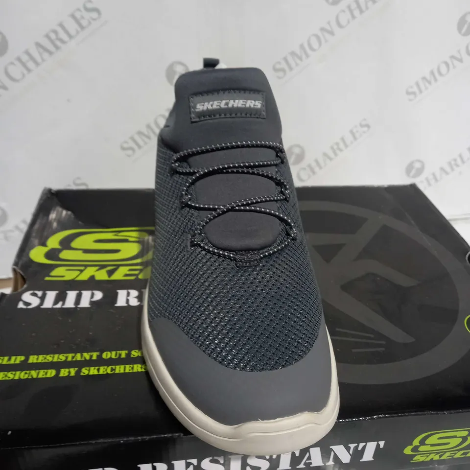 BOXED SKETCHERS SLIP RESISTANT WALKING TRAINERS IN CHARCOAL - UK SIZE 6.5