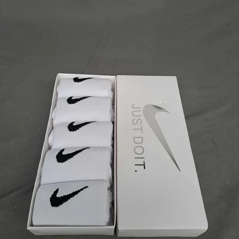 BOX OF 5 NIKE CREW SOCKS 