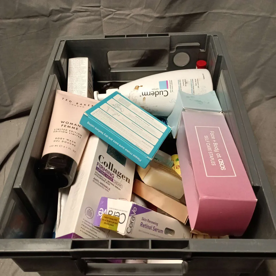 APPROXIMATELY 20 ASSORTED COSMETIC ITEMS TO INCLUDE CERA VE RETINOL SERUM, BPERFECT BRONZE BOOST, TED BAKER WOMAN FEMME BODY WASH, CUDERM LOTION, SOAP ETC