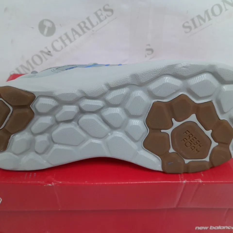 BOXED PAIR OF NEW BALANCE FRESH FOAM LACE UP TRAINERS IN GREY - UK 6