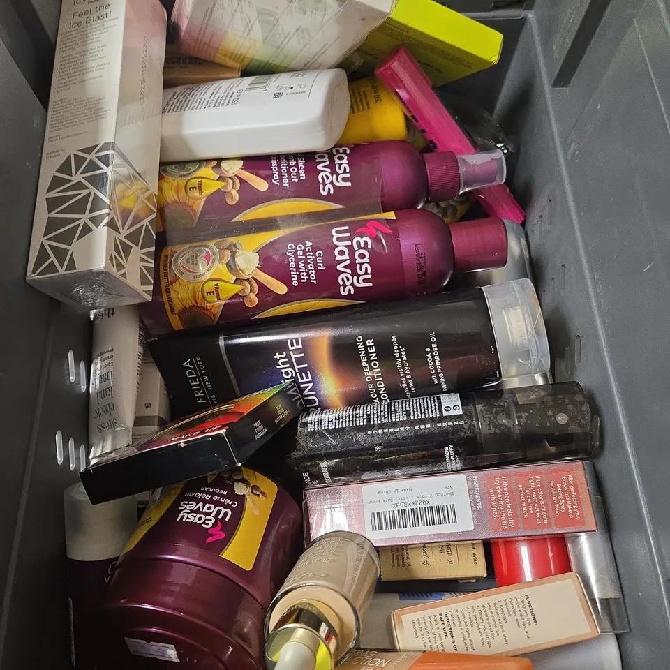 APPROXIMATELY 20 ASSORTED HEALTH & BEAUTY PRODUCTS TO INCLUDE DEODORANT, PANTENE CONDITIONER, TOOTHBRUSH HEADS ETC