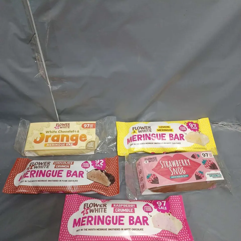 LOT OF APPROXIMATELY 25 FLOWER AND WHITE MERINGUE BARS