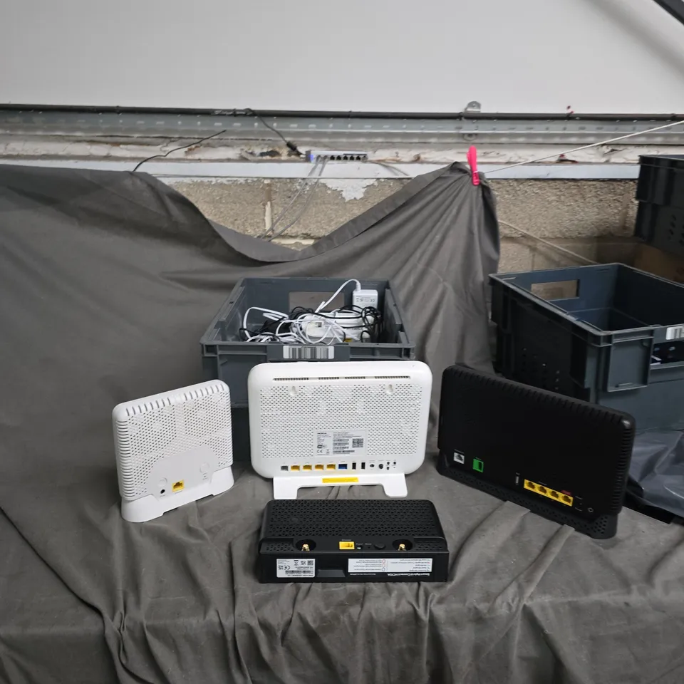 APPROXIMATELY 4 ITEMS OF HYPEROPTIC FIBRE BROADBAND ROUTER BUNDLE WITH MULTIPLE NETWORKING DEVICES.