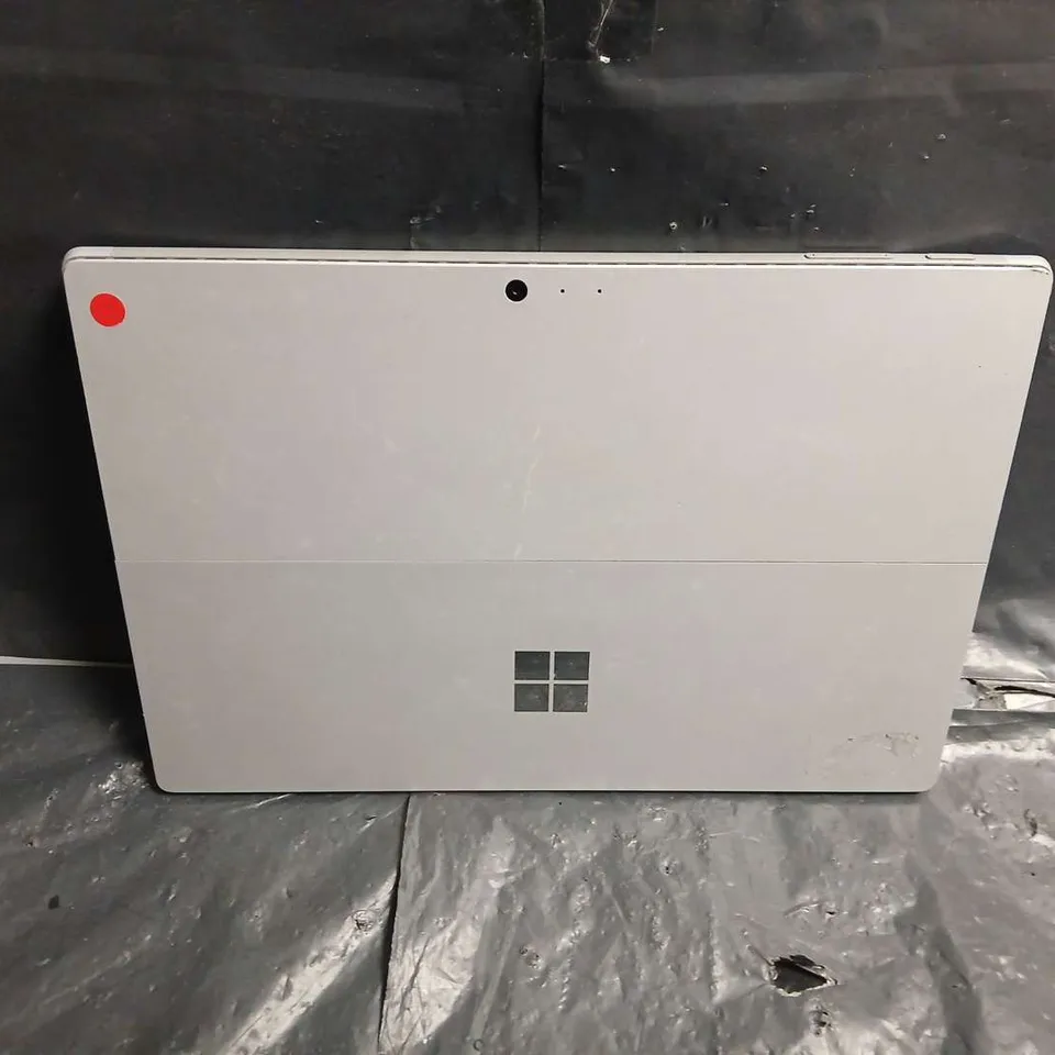 MICROSOFT SURFACE TABLET– SILVER - MODEL UNSPECIFIED
