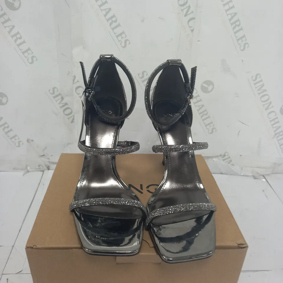 BOXED PAIR OF MNG SILVER SANDALS SIZE 4