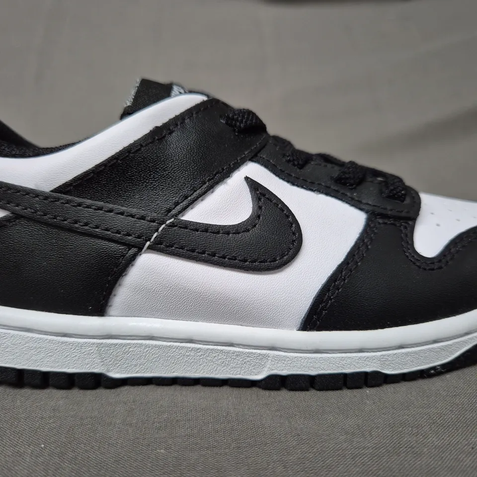 BOXED PAIR OF NIKE DUNK LOW KID'S SHOES IN WHITE/BLACK UK SIZE 9.5