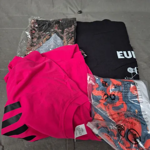 APPROXIMATELY 25 ASSORTED CLOTHING AND FASHION PRODUCTS IN VARIOUS STYLES AND SIZES - COLLECTION ONLY