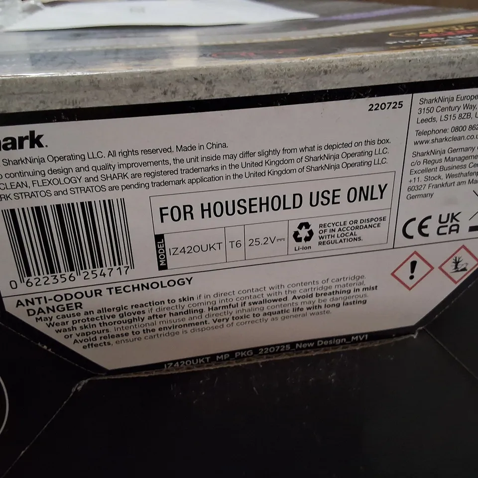 BOXED SHARK IZ420UKT STRATOS ANTI HAIR WRAP PLUS PET PRO CORDLESS VACUUM [DOUBLE BATTERY]