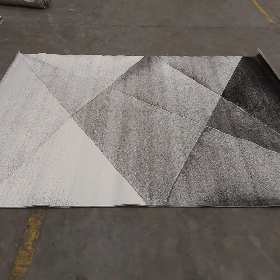 PACO HOME GEOMETRIC PATTERN RUG - GREY // SIZE: 230 X 320cm