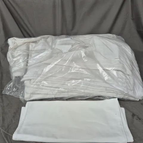 WHITE BEDDING SET – SIZE AND QUANTITY UNSPECIFIED - COLLECTION ONLY