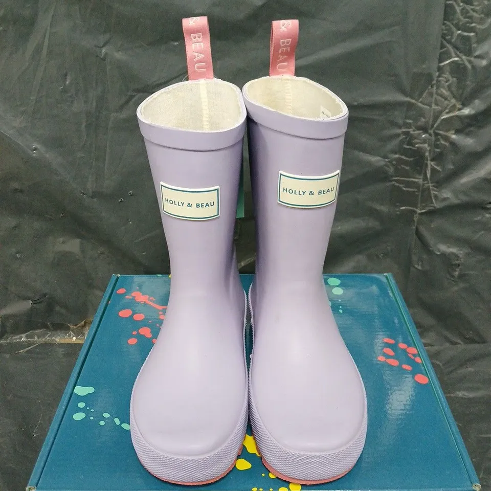 BOXED PAIR OF HOLLY AND BEAU MAUVE RAIN BOOTS - UK SIZE 10 - KIDS
