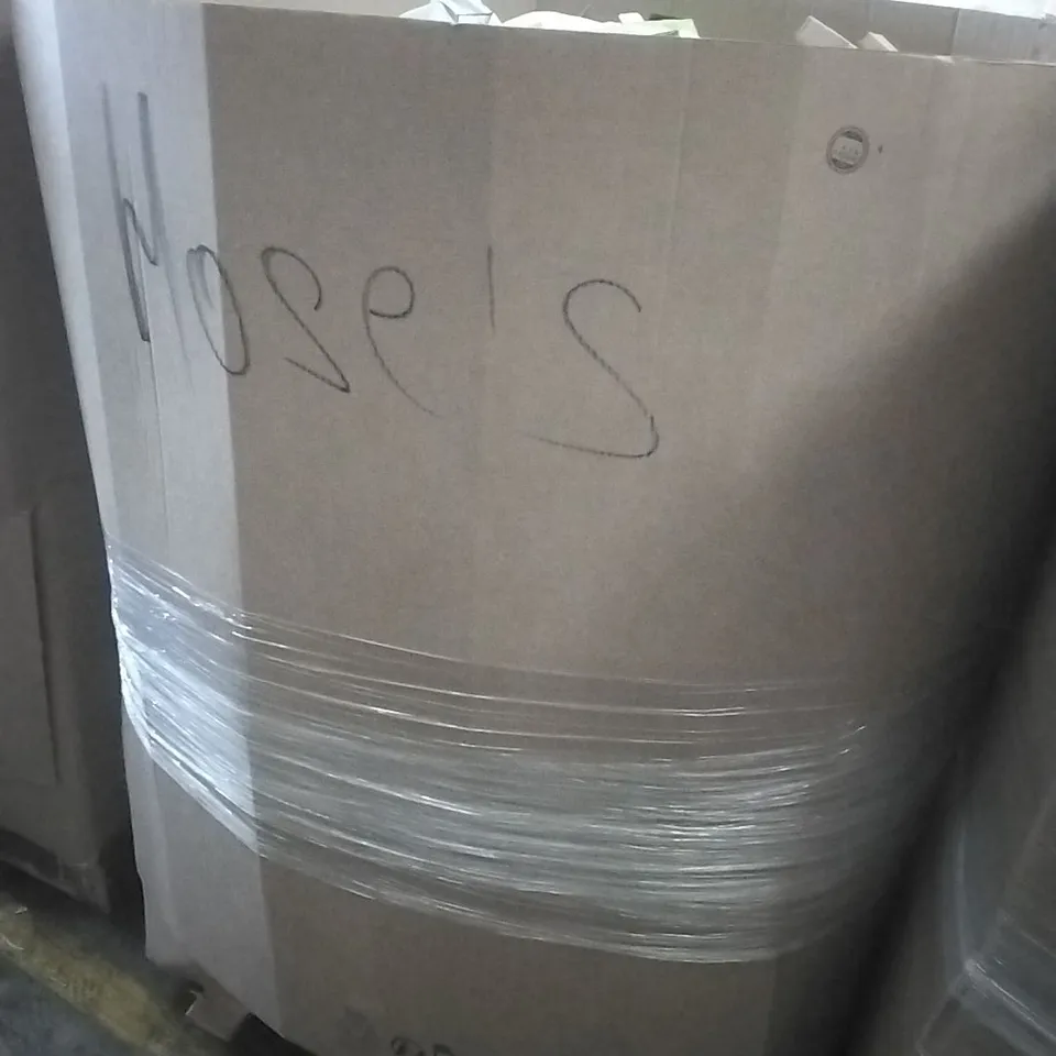 A PALLET CONTAINING A LARGE QUANTITY OF ASSORTED GARDEN HOSES, SWIMMING POOLS ETC