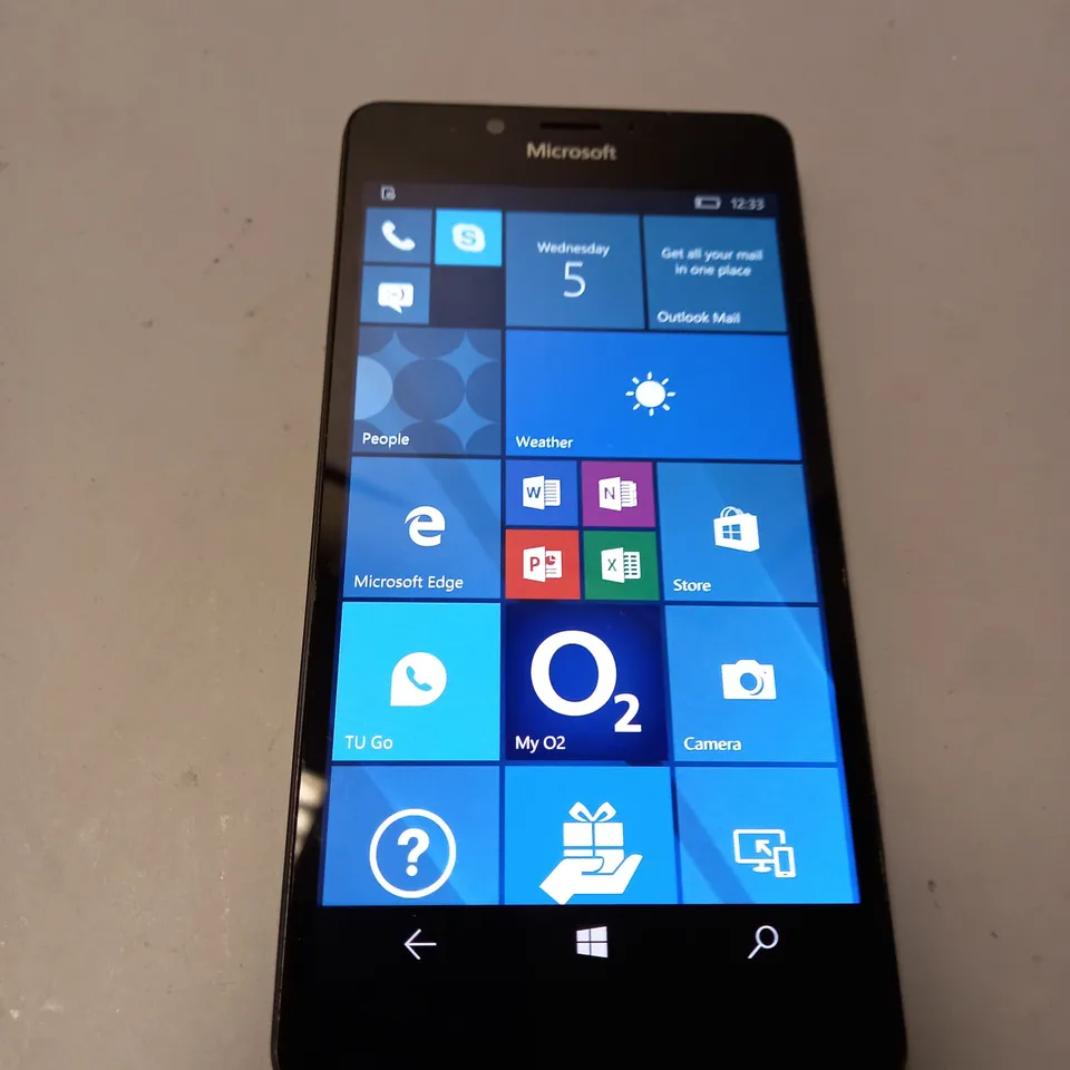 MICROSOFT LUMIA 950 