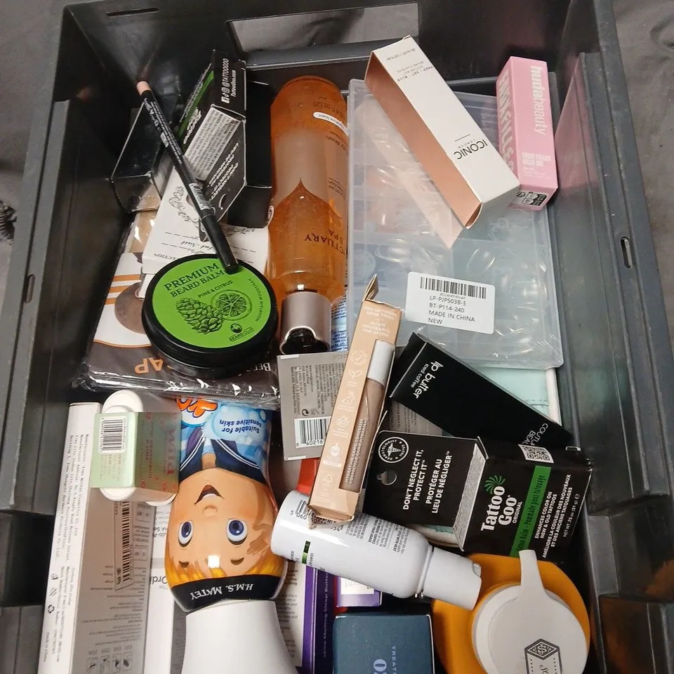 APPROXIMATELY 30 ITEMS INCLUDING ASSORTED HEALTH & BEAUTY COSMETICS & PERSONAL CARE LOT WITH SUCH BRANDS AS LOREAL ICONIC AND PALMERS .