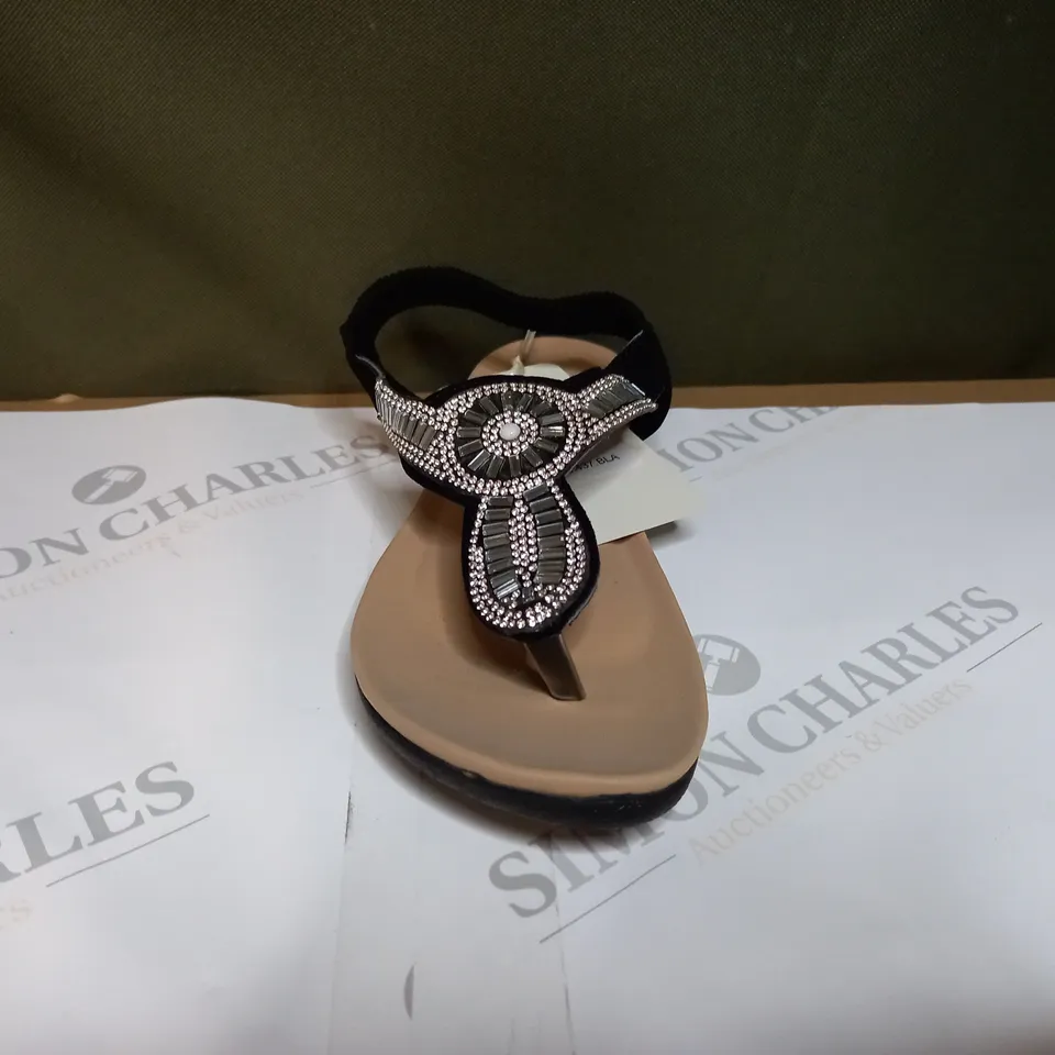 KASARA EMBELLISHED THONG SANDAL - SIZE 4 