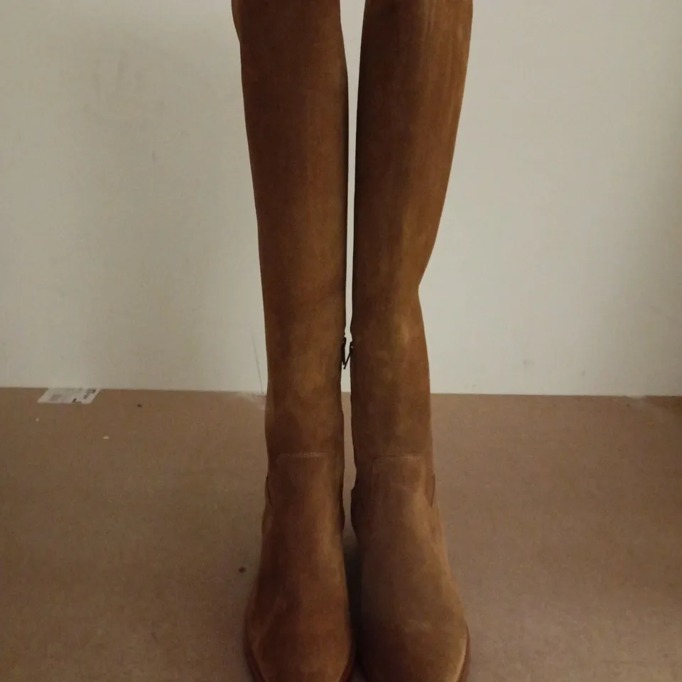 UNBOXED PAIR OF FAIRFAX & FAVOR BOOTS IN TAN - 41