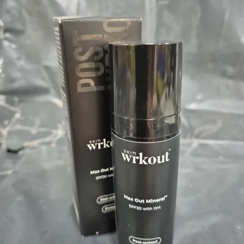 BOX OF APPROXIMATELY 150 SKIN WRKOUT MAX OUT MINERAL SPF30 SUNSCREEN WITH TINT (30ML)