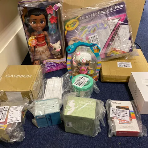 BOX OF 15 ASSORTED ITEMS TO INCLUDE:DISNEY PRINCESS MY SINGING FRIEND MOANA&PUG, LIGHT UP TRACING PAD, ELEMIS MARINE CREAM, HAIR FOOD, MUSICAL JEWELLERY BOX ETC 